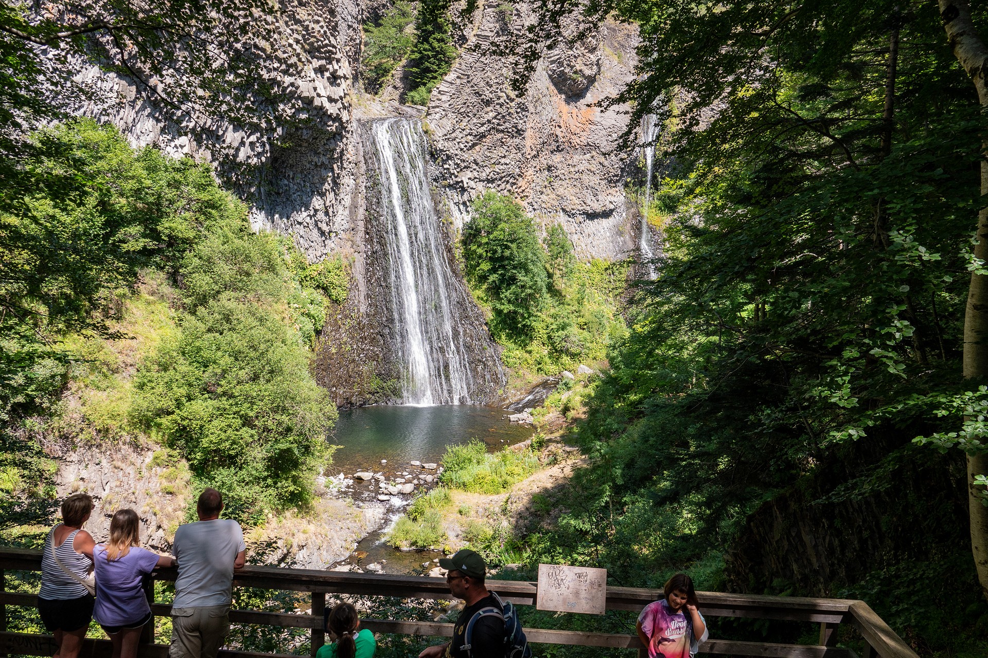 Péreyres - Ray Pic - vue depuis le dernier ponton en famille ©sourcesetvolcans